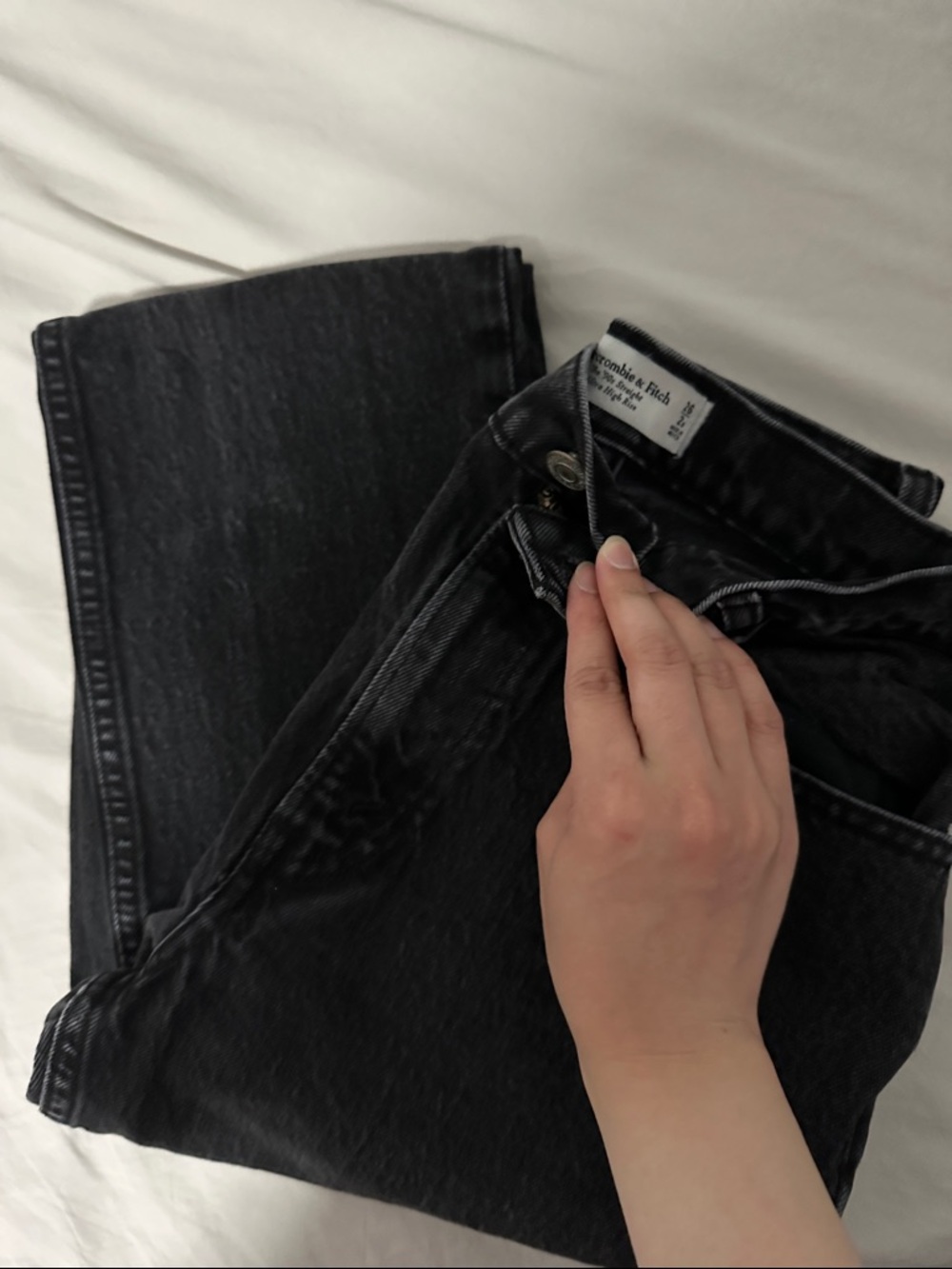 Abercrombie and Fitch Black 90s Straight Ultra High Rise Jeans Size 26/2s